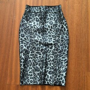 Bebé bandage midis skirt animal print Small